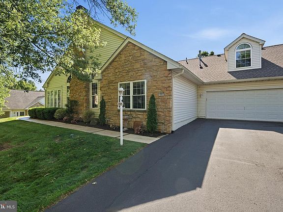 4th image of 185 Lions Gate Cir