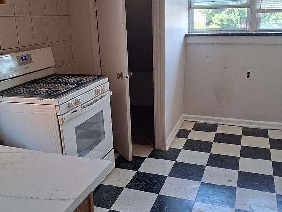 3rd image of 4617 Wayne Ave APT 7