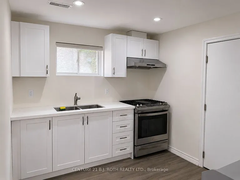 4 Pinecliff Cres #BASEMENT — Photo 6