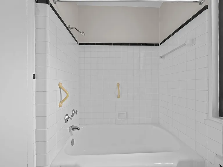 Broadview Apartments — Photo 34