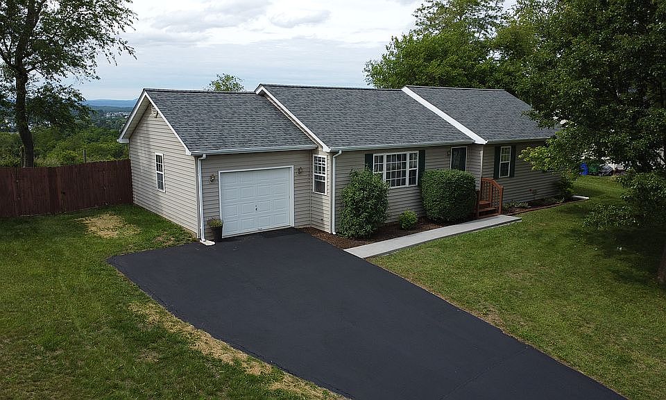 1st image of 710 Warren Ct