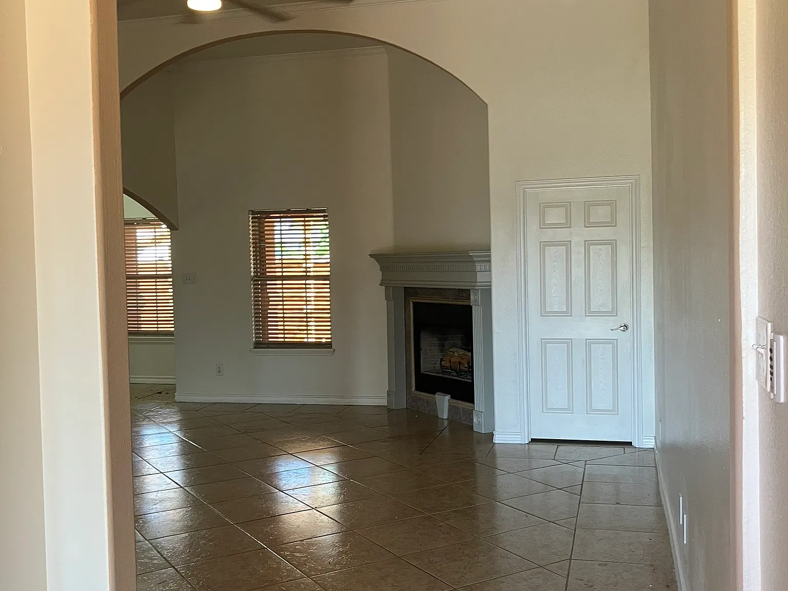 4 bed, 1816 sqft, $3,200 — Photo 3
