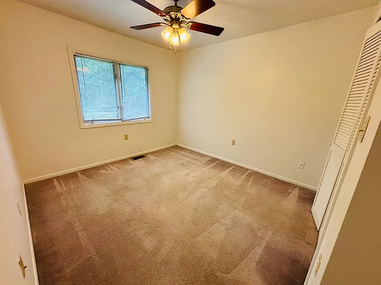 324 Shenandoah Cir — Photo 10