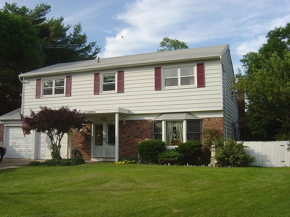 1st image of 451 Everdell Ave