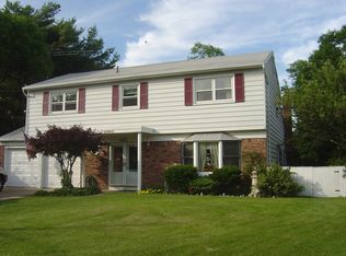 451 Everdell Ave, West Islip, NY 11795