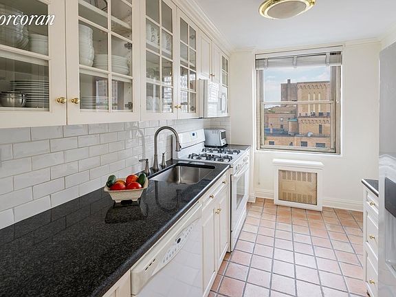 5th image of 301 E 79th St APT 21H
