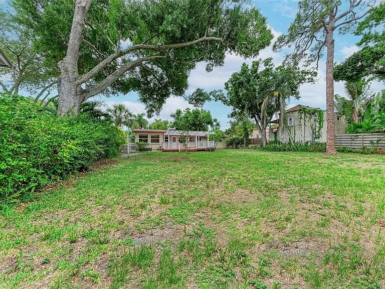 1827 Alta Vista St — Photo 41