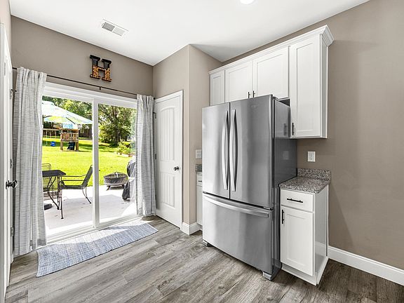 5th image of 223 Eastland Dr