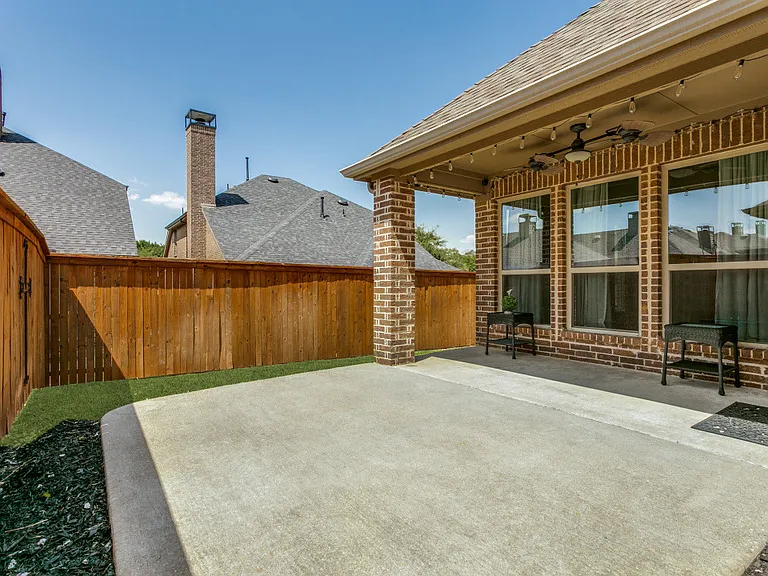 531 Catherine Ln — Photo 36