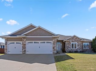 6408 Hoover Trail Rd SW, Cedar Rapids, IA 52404