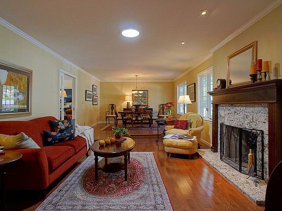 3rd image of 407 Kingsford Dr