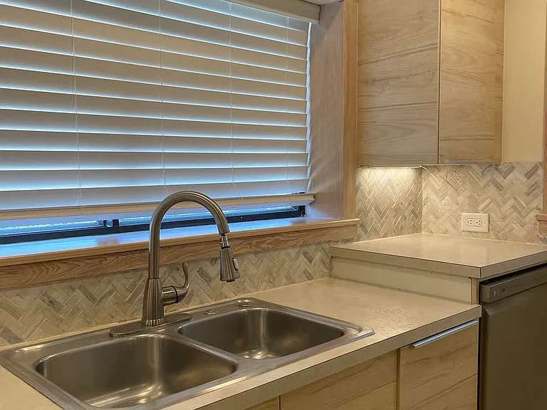 Kitchen, double sink, dishwasher