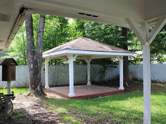 3rd image of 307 Whispering Pines Dr
