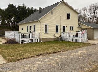 272 Pine St NE, Cedar Springs, MI 49319