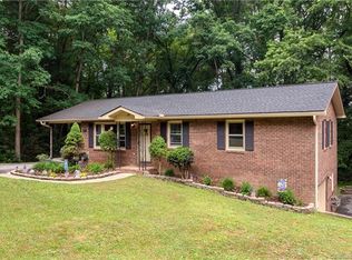 15 Horseshoe Dr, Hendersonville, NC 28791