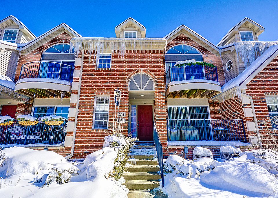 1st image of 131 W Oakbrook Dr