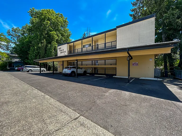 227 24th St SE — Photo 2