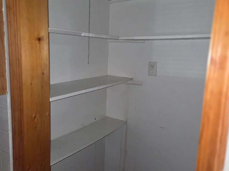 1335 W Fargo Ave #1W — Photo 11