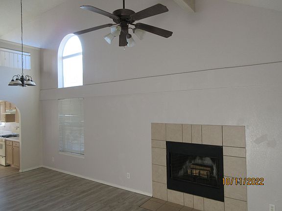 3rd image of 404 Desert Chicory St
