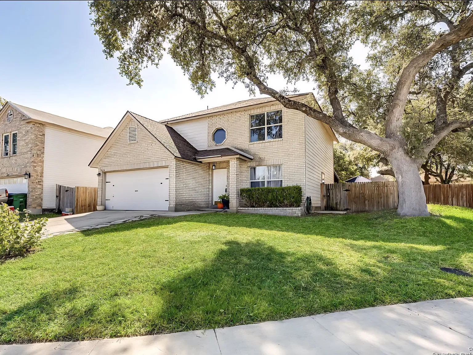 3 bed, 2096 sqft, $2,025 — Photo 1