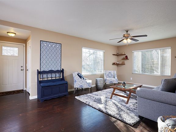 4th image of 123 E Maple Street
