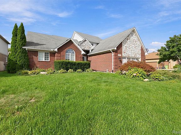 4th image of 45563 Thorn Tree Ln