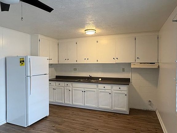 2nd image of 50B Maile St #B08