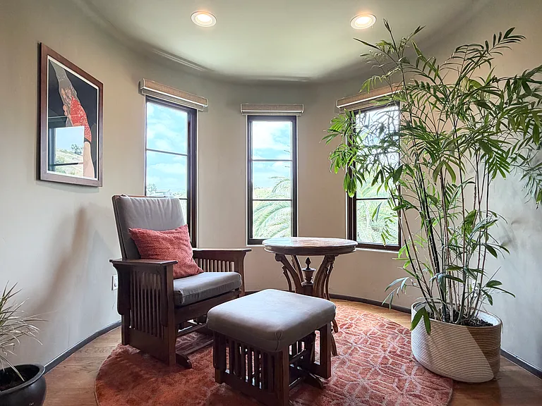 4067 Glenalbyn Dr — Photo 15