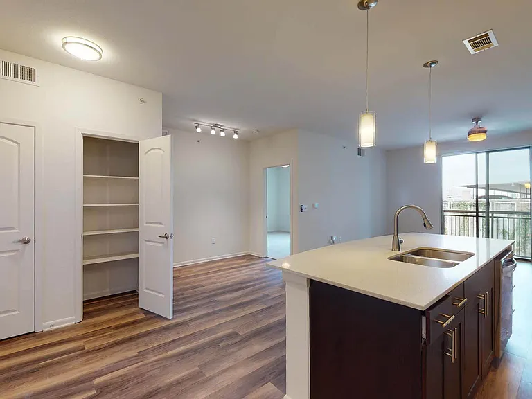 Residences at the Domain — Photo 71