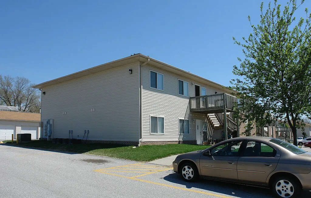 Haley's Court Apartments — Photo 1