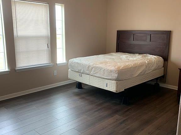 3rd image of 511 Dahila St #4