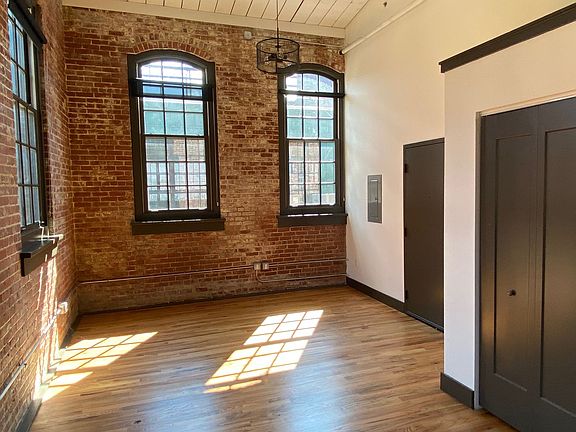2nd image of 1280 Simon Blvd Building F201