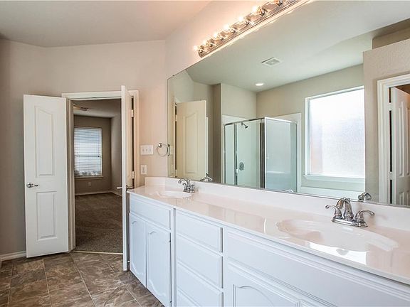 3rd image of 5036 Royal Burgess Dr