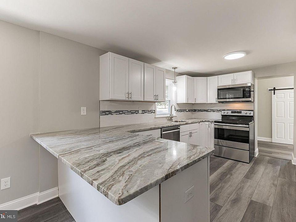 2nd image of 204 W Union Ave