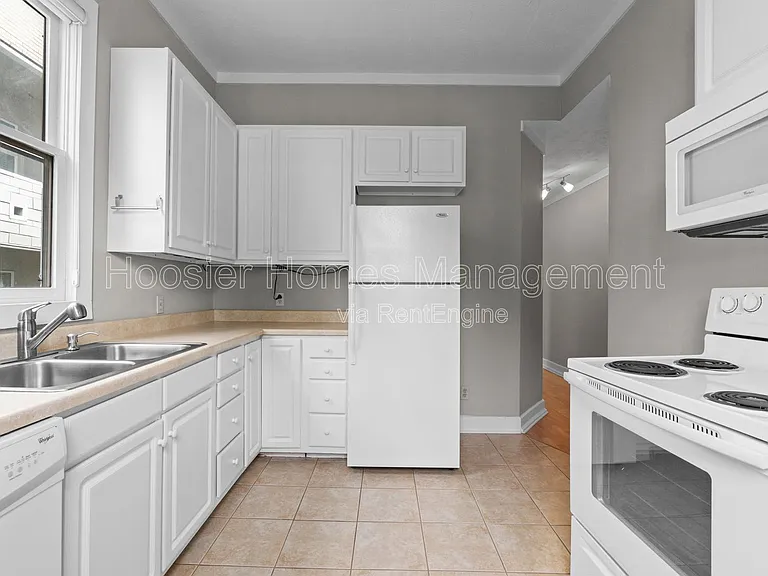 920 Broadway St #B — Photo 7