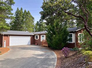 645 35th Ct, Florence, OR 97439