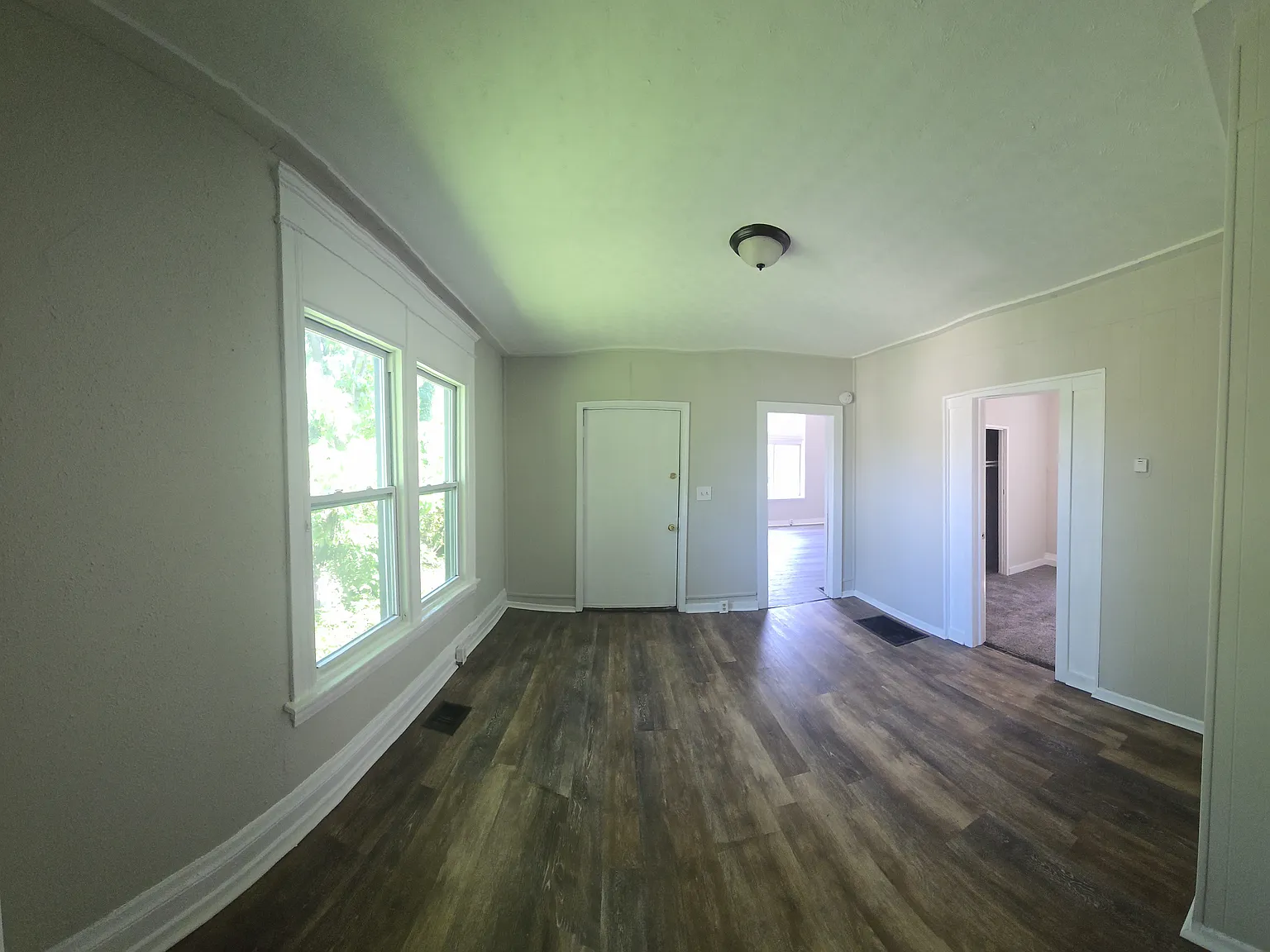3 bed, 1069 sqft, $1,449 — Photo 2