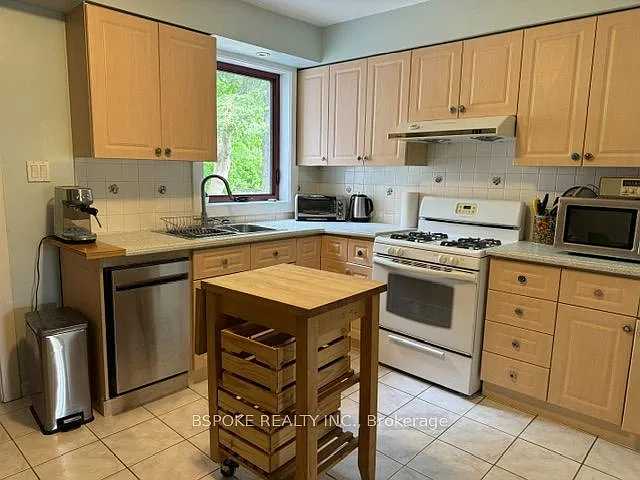 139 Greenwood Ave — Photo 8