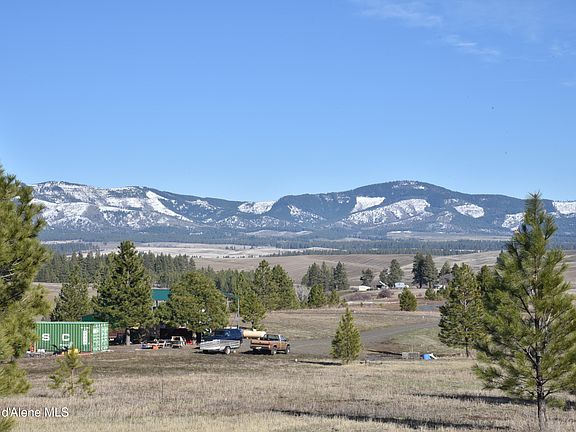 5th image of 624 Vine Maple Rd