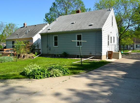 4th image of 747 Hoyt Ave W