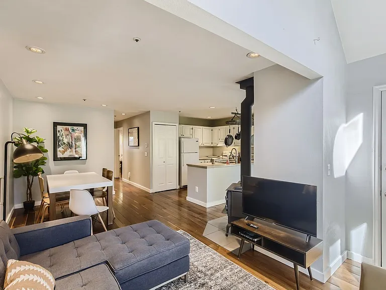 2113 Walnut St #9B — Photo 10