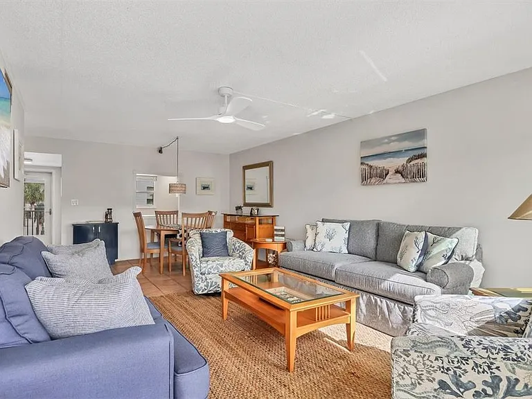 1250 N Portofino Dr #303 — Photo 7