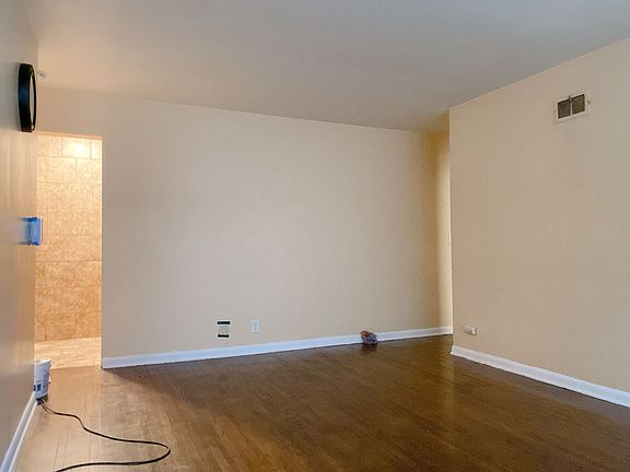 2nd image of 4815 Ames Ave APT 1A
