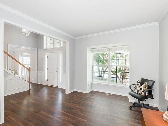 5th image of 1592 Columbine Ct