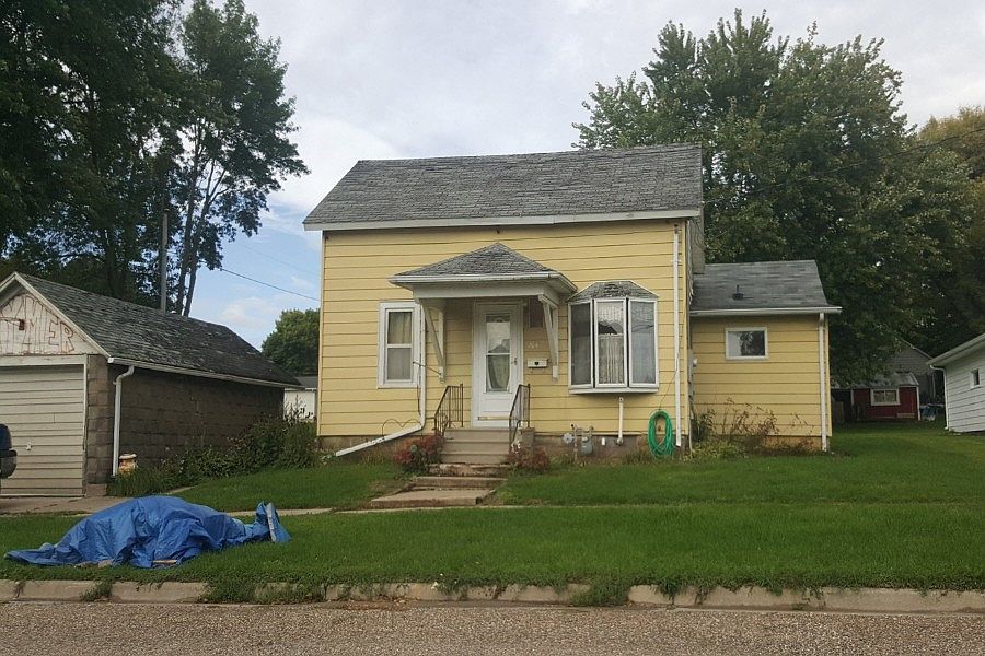 1st image of 204 1st Ave NE
