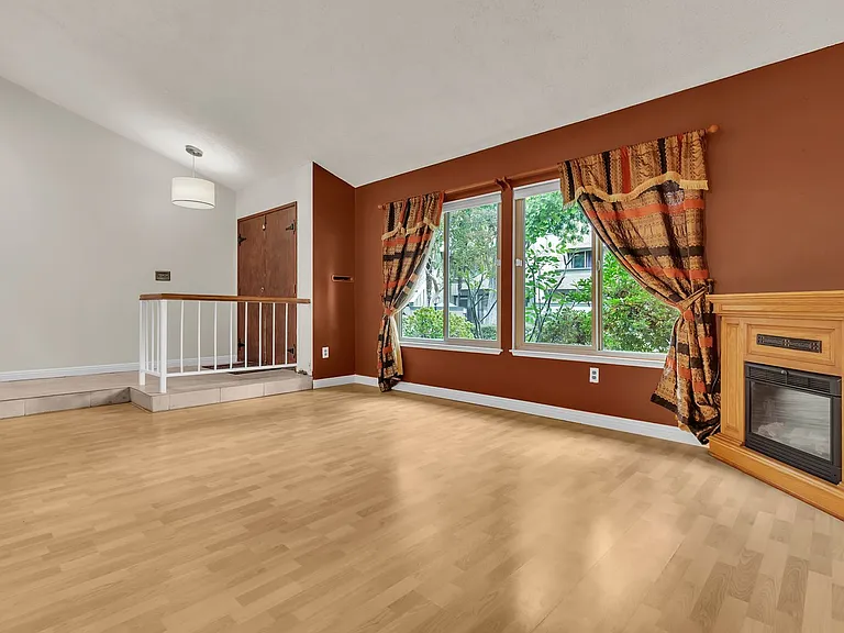 1428 Camelot Dr — Photo 6