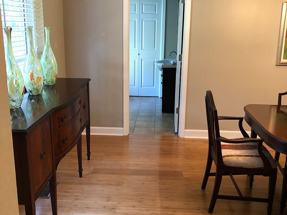 1/2 bath off dining room