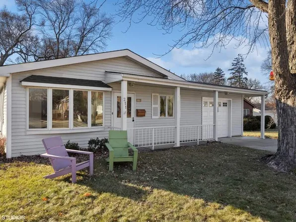 211 W Naperville Rd, Westmont, IL 60559