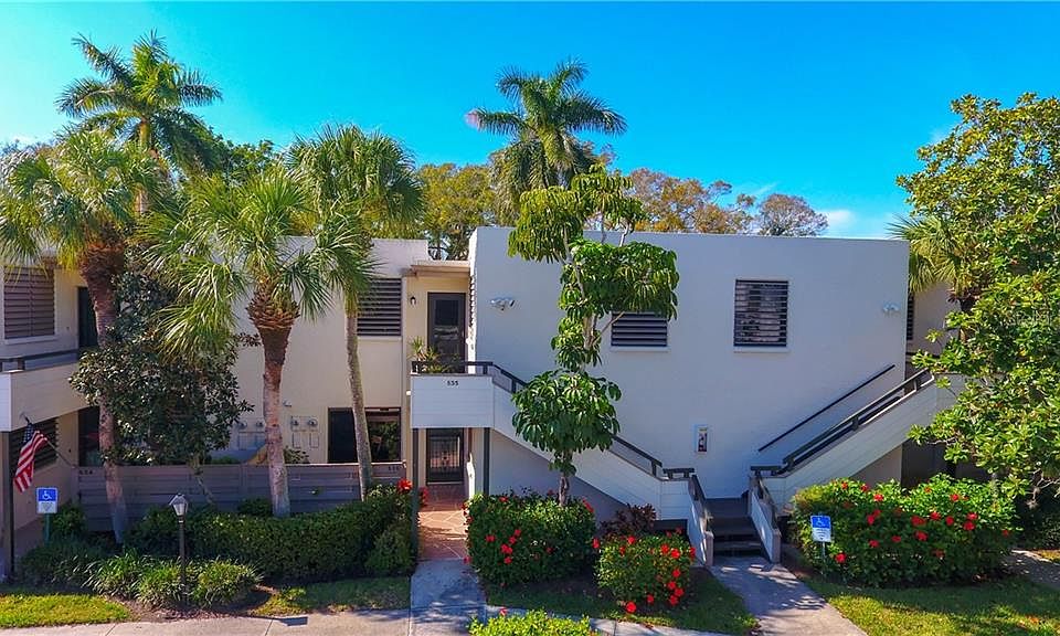 1st image of 536 Lakeside Dr #536D