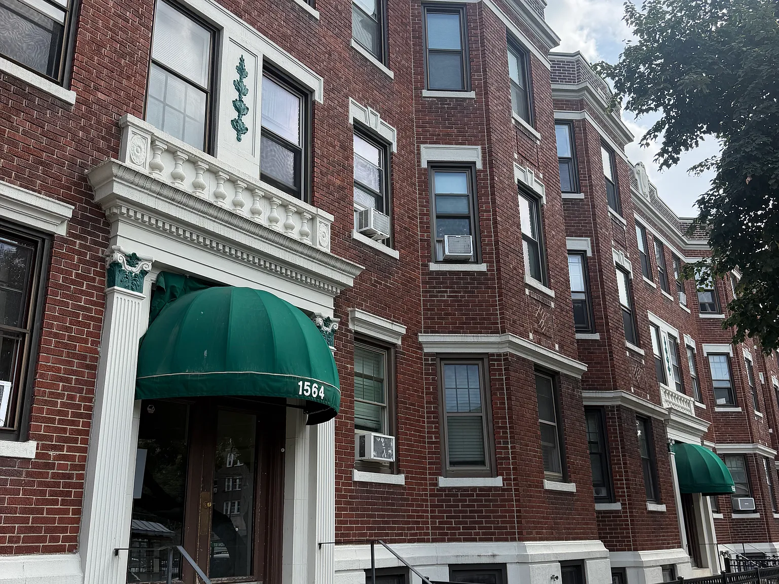 2 bed, 618 sqft, $2,750 — Photo 2